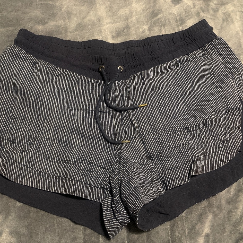 Athleta pull on shorts